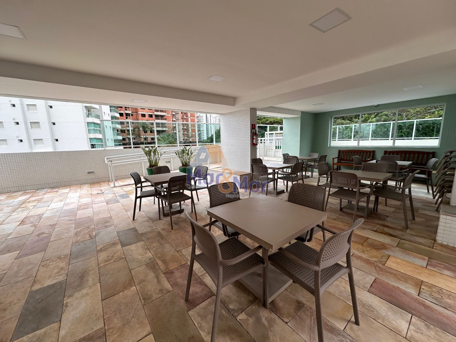 Apartamento na Praia da Enseada, Guarujá - SP