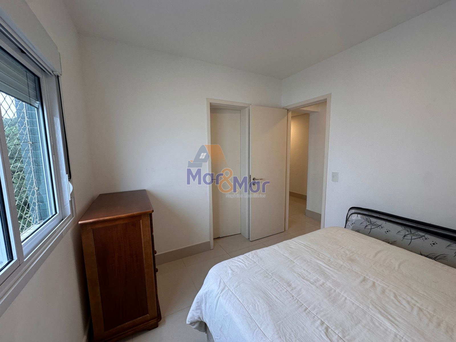 Apartamento na Praia da Enseada, Guarujá - SP