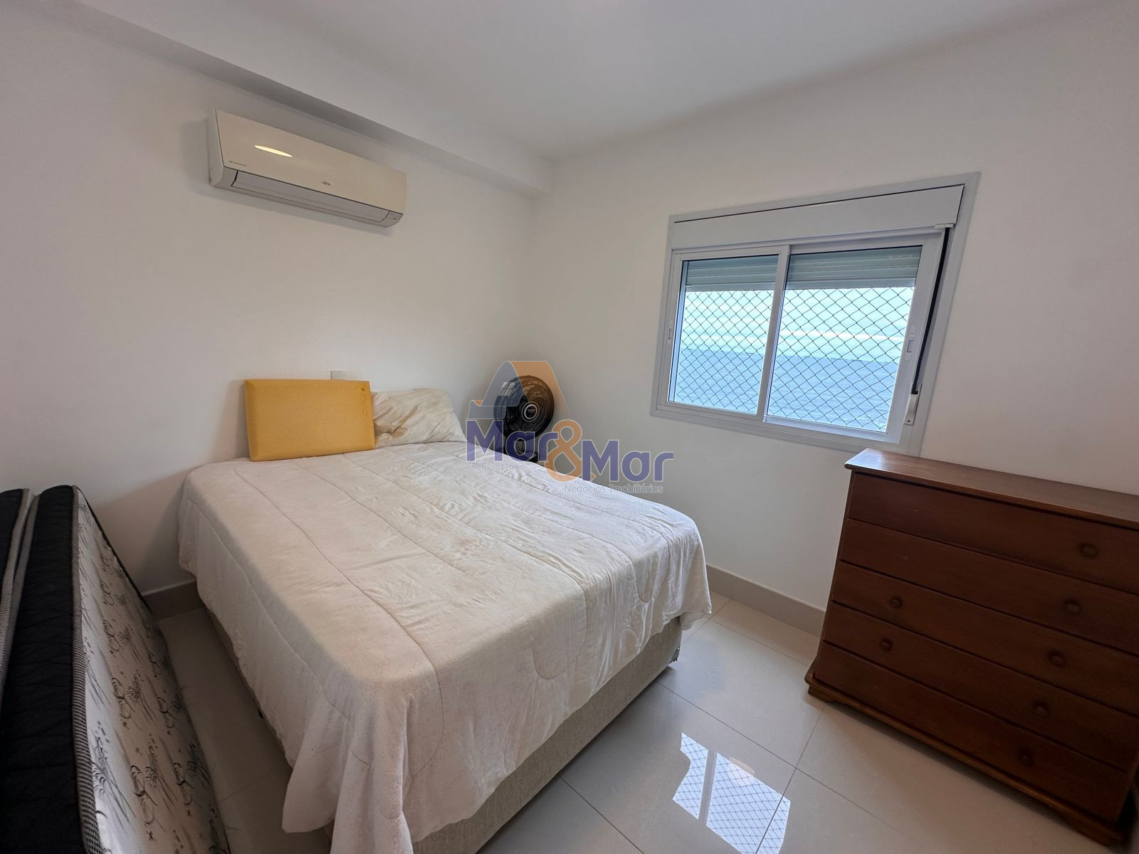 Apartamento na Praia da Enseada, Guarujá - SP
