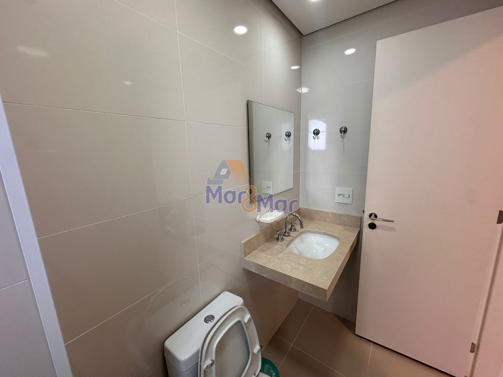 Apartamento na Praia da Enseada, Guarujá - SP