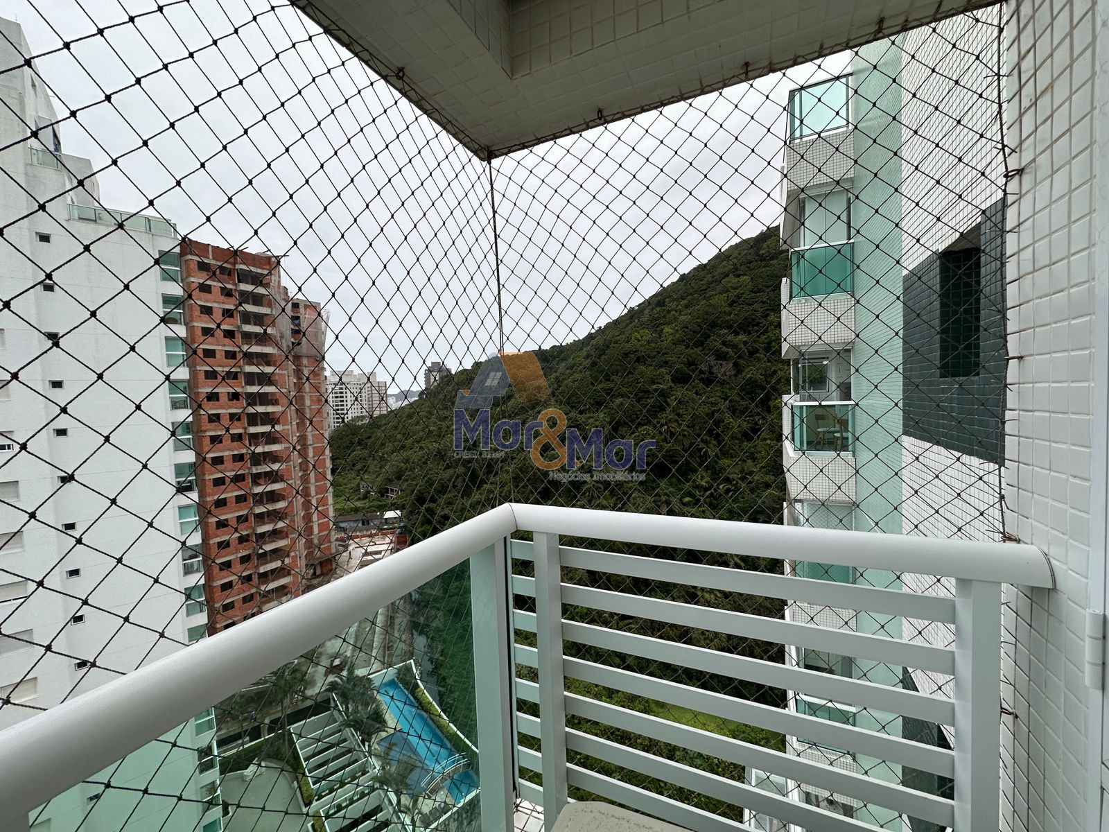 Apartamento na Praia da Enseada, Guarujá - SP