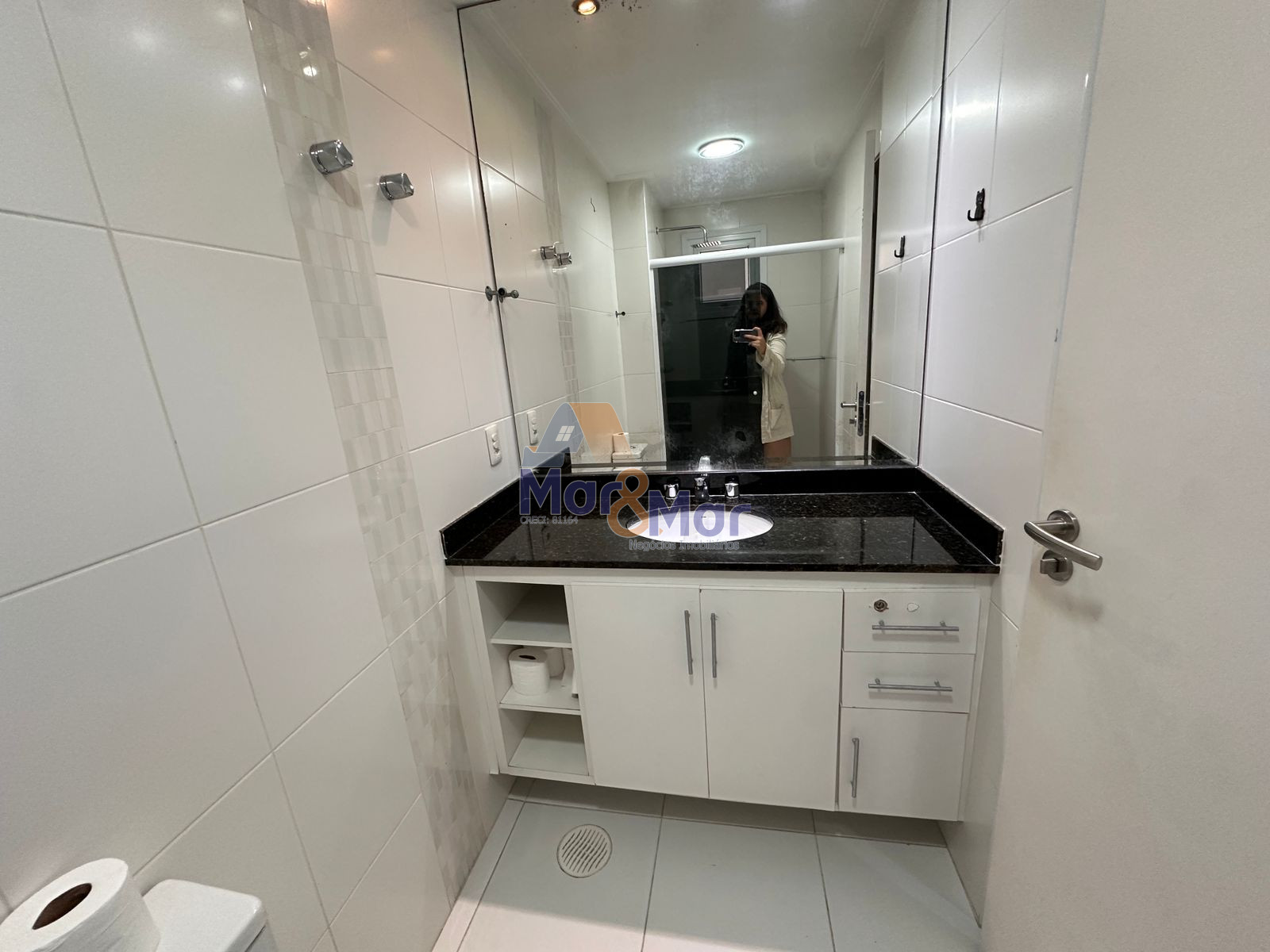 Apartamento na Praia das Pitangueiras, Guarujá - SP