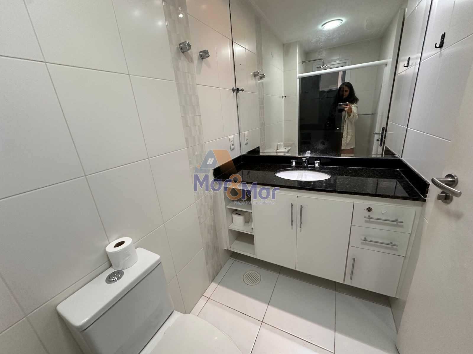 Apartamento na Praia das Pitangueiras, Guarujá - SP