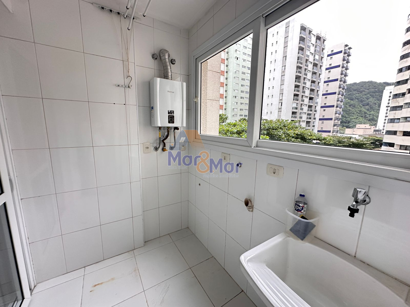 Apartamento na Praia das Pitangueiras, Guarujá - SP