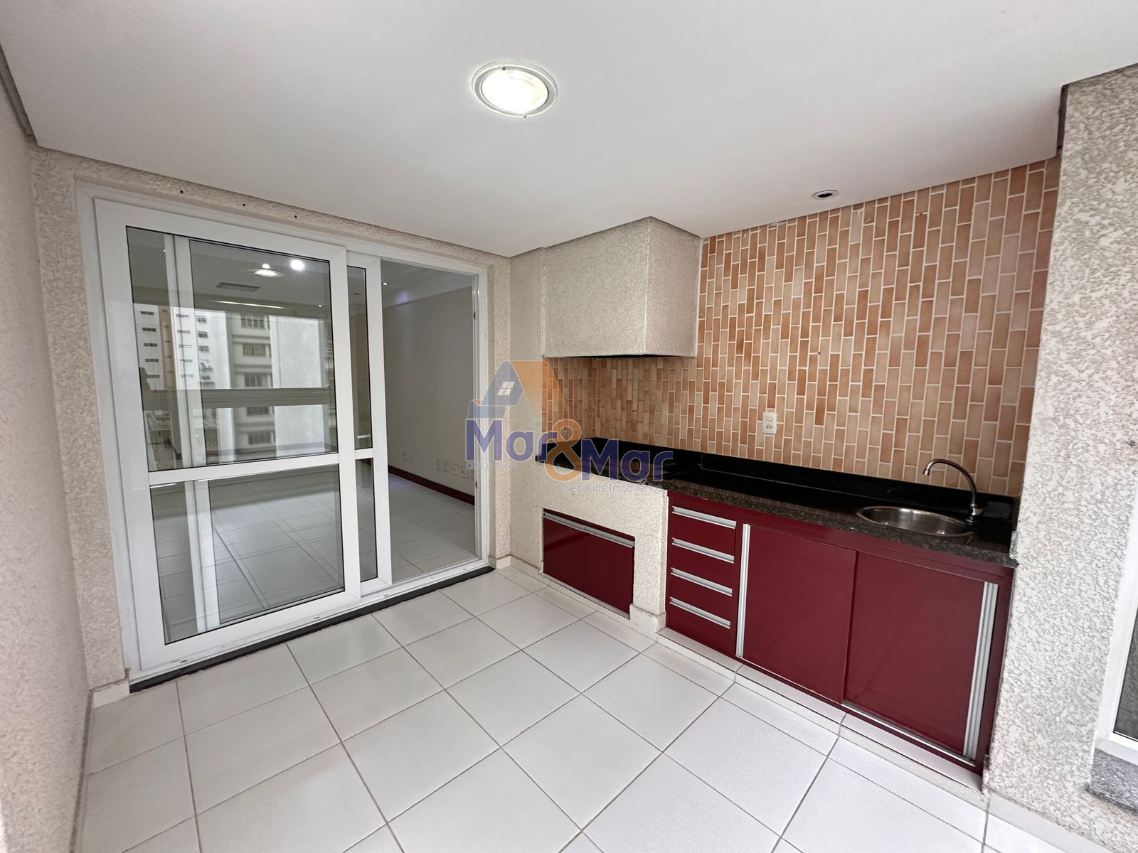Apartamento na Praia das Pitangueiras, Guarujá - SP