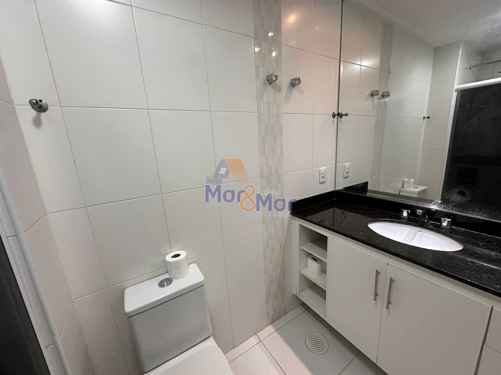 Apartamento na Praia das Pitangueiras, Guarujá - SP
