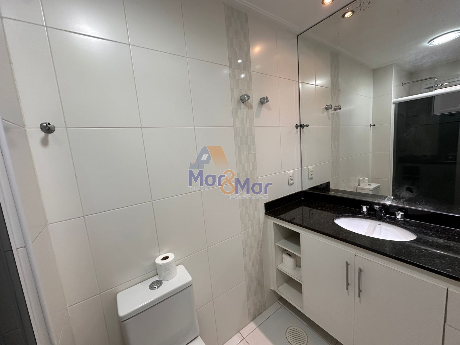 Apartamento na Praia das Pitangueiras, Guarujá - SP