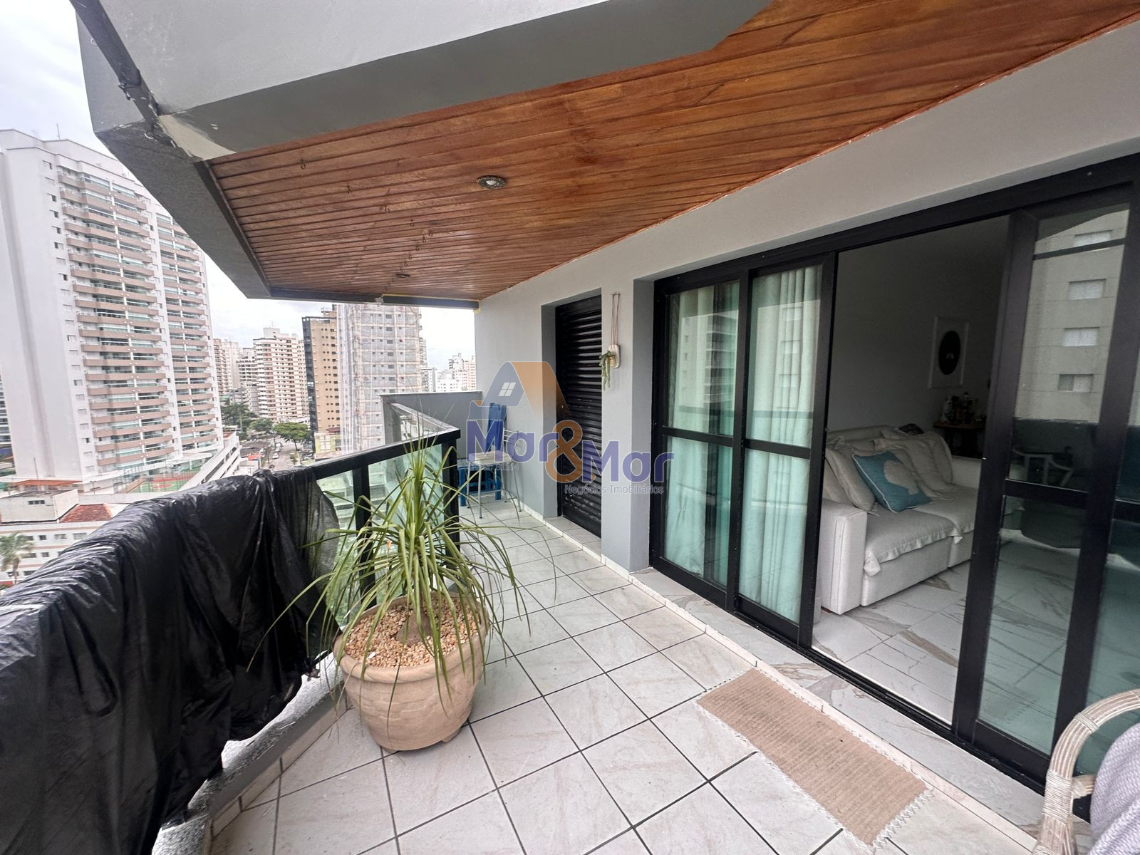 Apartamento na Praia das Astúrias, Guarujá - SP