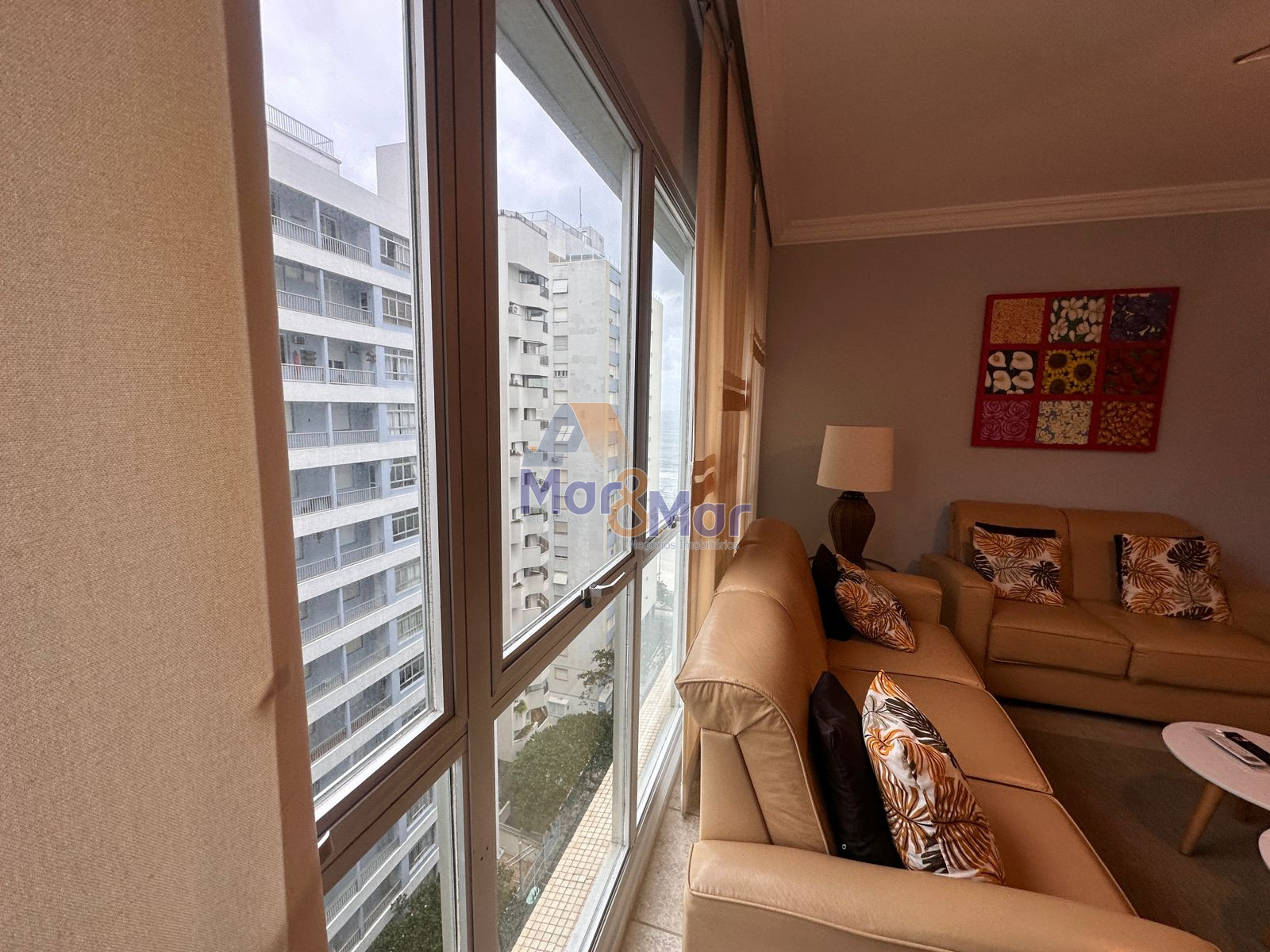 Apartamento na Praia das Pitangueiras, Guarujá - SP