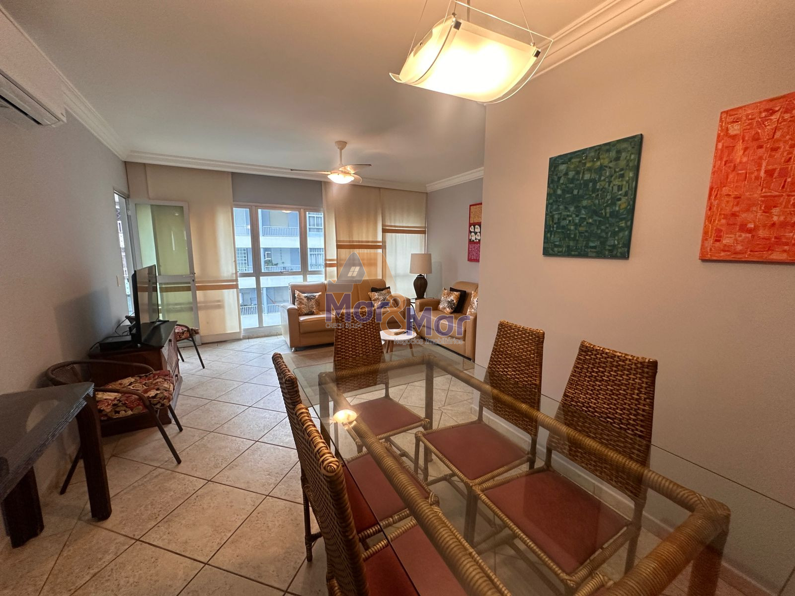 Apartamento na Praia das Pitangueiras, Guarujá - SP
