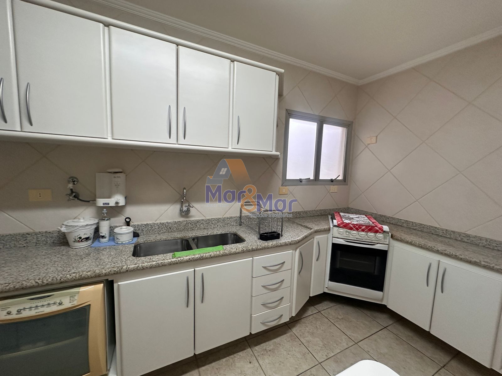 Apartamento na Praia das Pitangueiras, Guarujá - SP