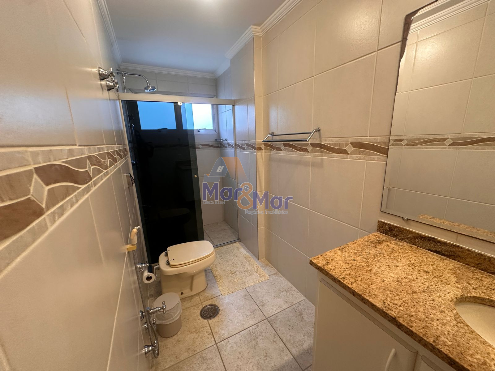 Apartamento na Praia das Pitangueiras, Guarujá - SP