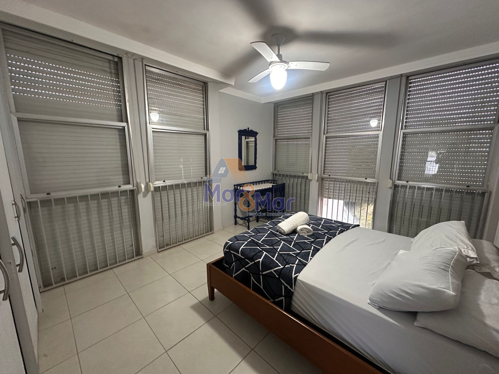 Apartamento na Praia das Pitangueiras, Guarujá - SP