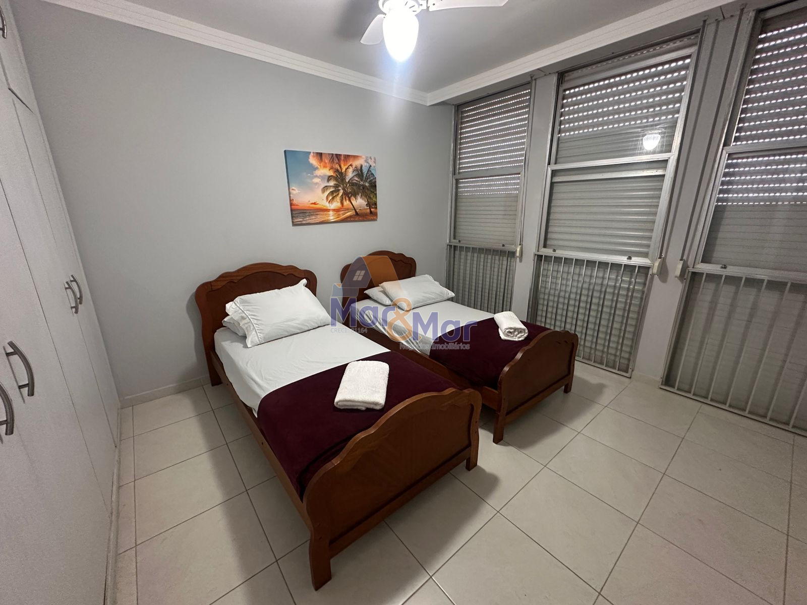 Apartamento na Praia das Pitangueiras, Guarujá - SP