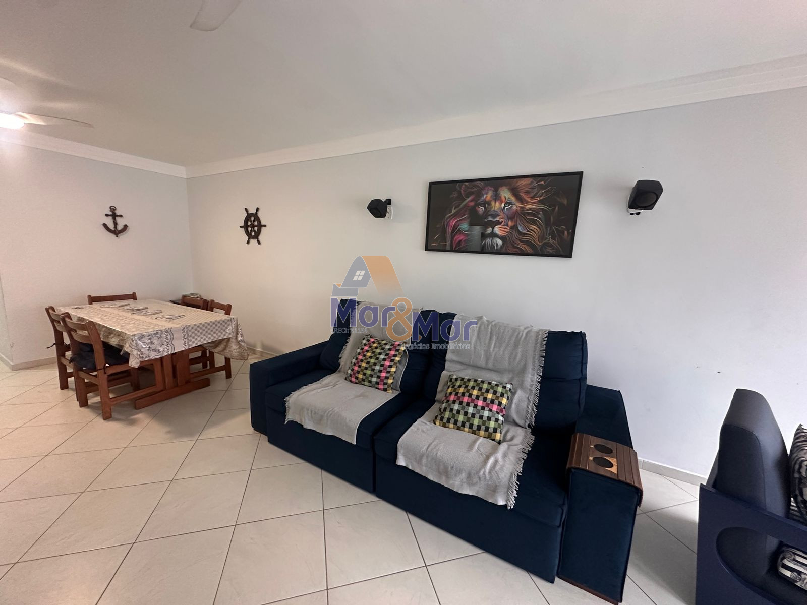 Apartamento na Praia das Pitangueiras, Guarujá - SP