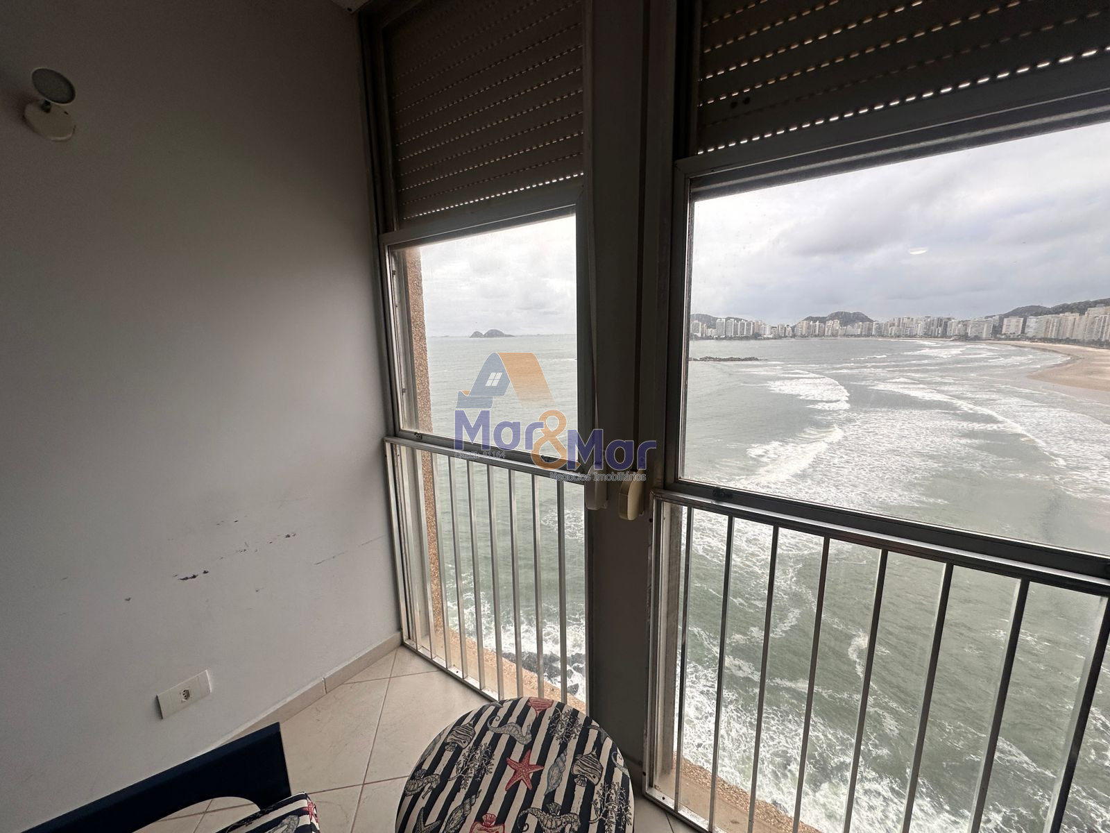 Apartamento na Praia das Pitangueiras, Guarujá - SP