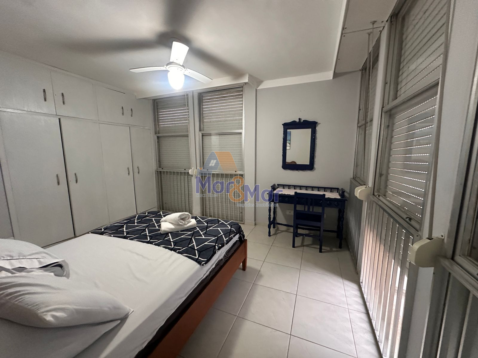 Apartamento na Praia das Pitangueiras, Guarujá - SP