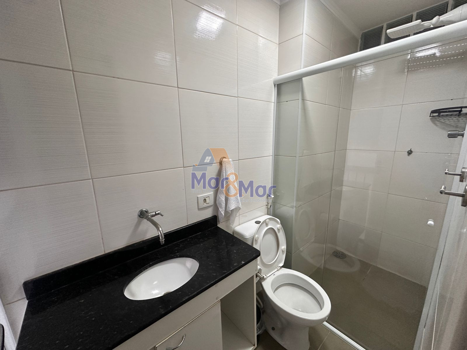 Apartamento na Praia das Pitangueiras, Guarujá - SP