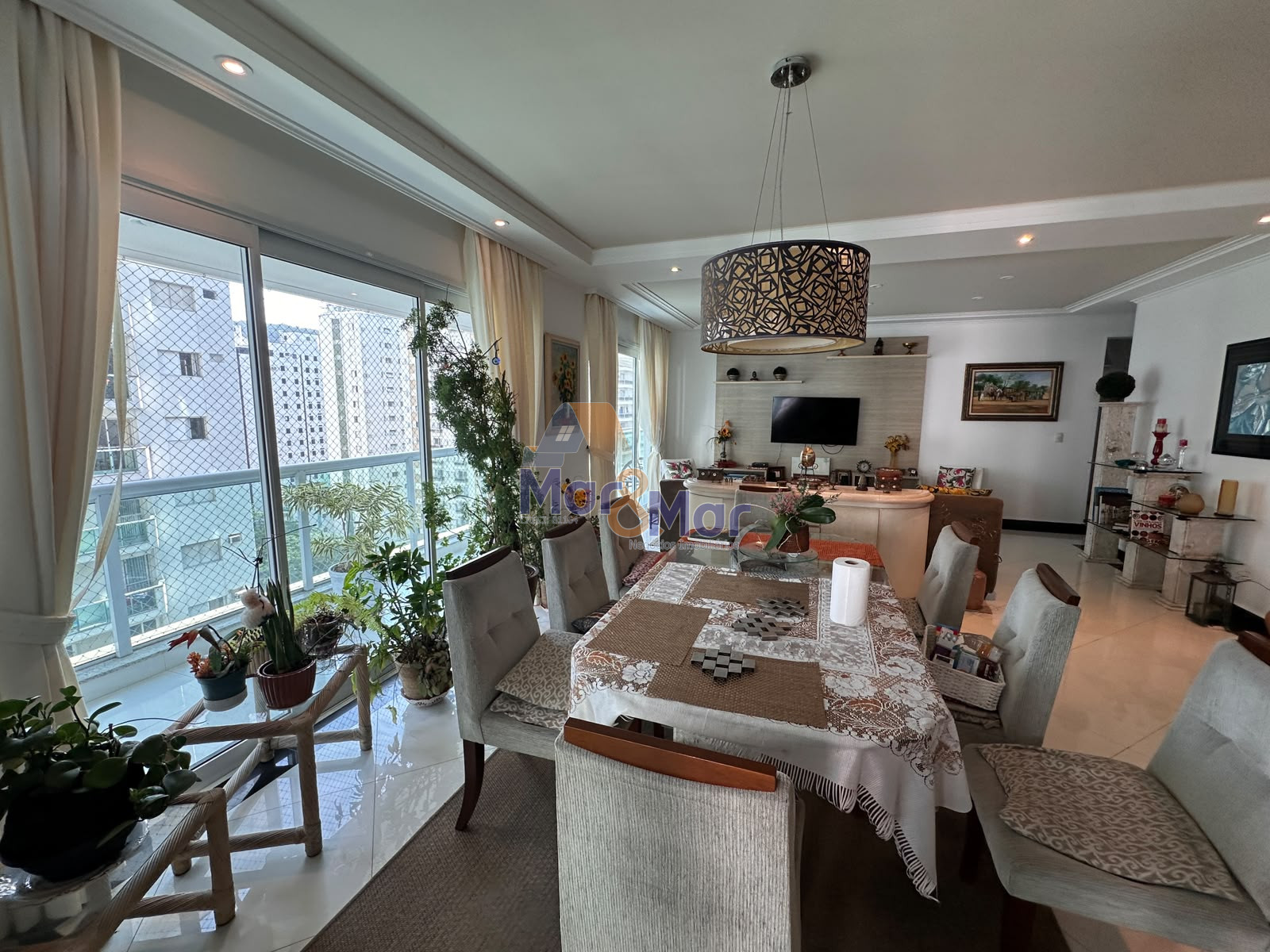 Apartamento na Praia das Pitangueiras, Guarujá - SP