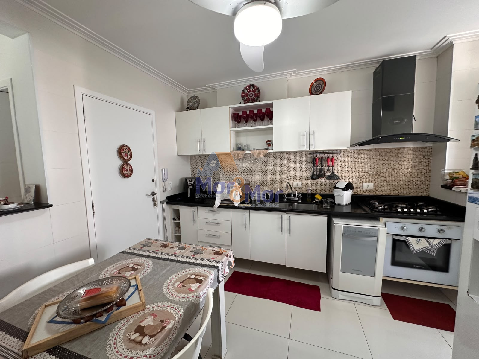 Apartamento na Praia das Pitangueiras, Guarujá - SP