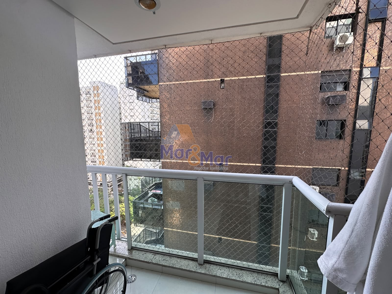 Apartamento na Praia das Pitangueiras, Guarujá - SP