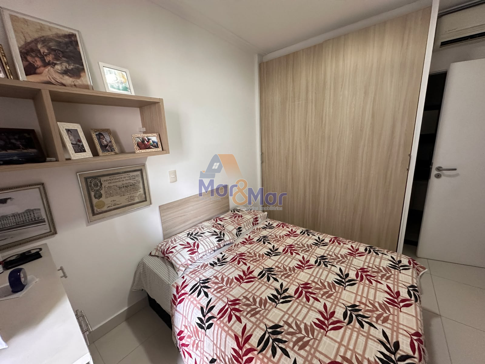 Apartamento na Praia das Pitangueiras, Guarujá - SP
