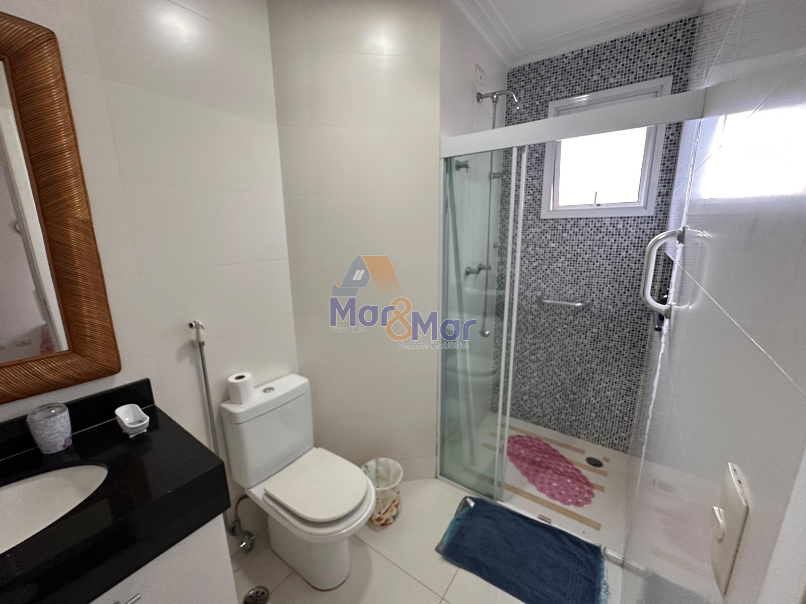 Apartamento na Praia das Pitangueiras, Guarujá - SP