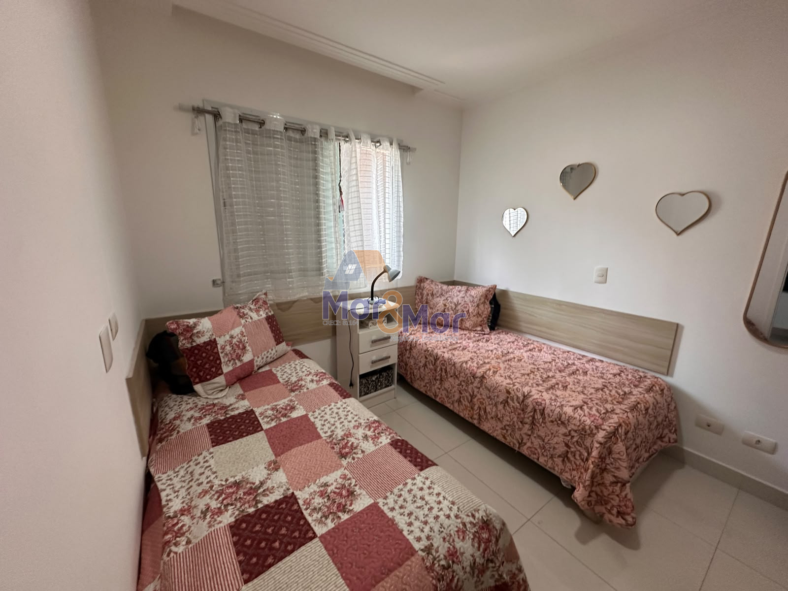 Apartamento na Praia das Pitangueiras, Guarujá - SP