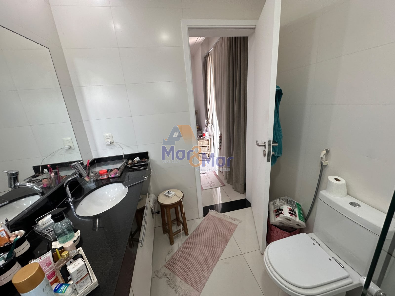Apartamento na Praia das Pitangueiras, Guarujá - SP