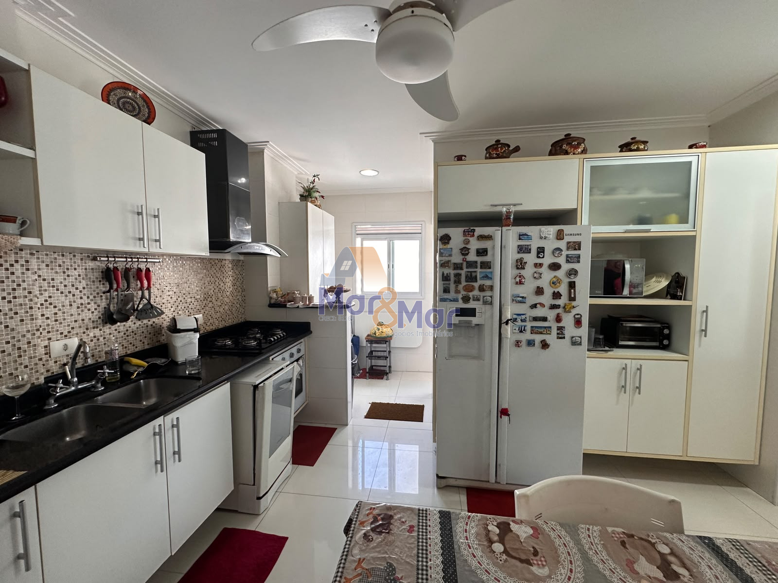 Apartamento na Praia das Pitangueiras, Guarujá - SP