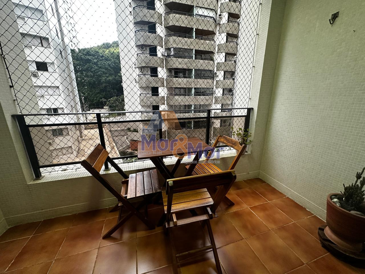 Apartamento na Praia das Pitangueiras, Guarujá - SP