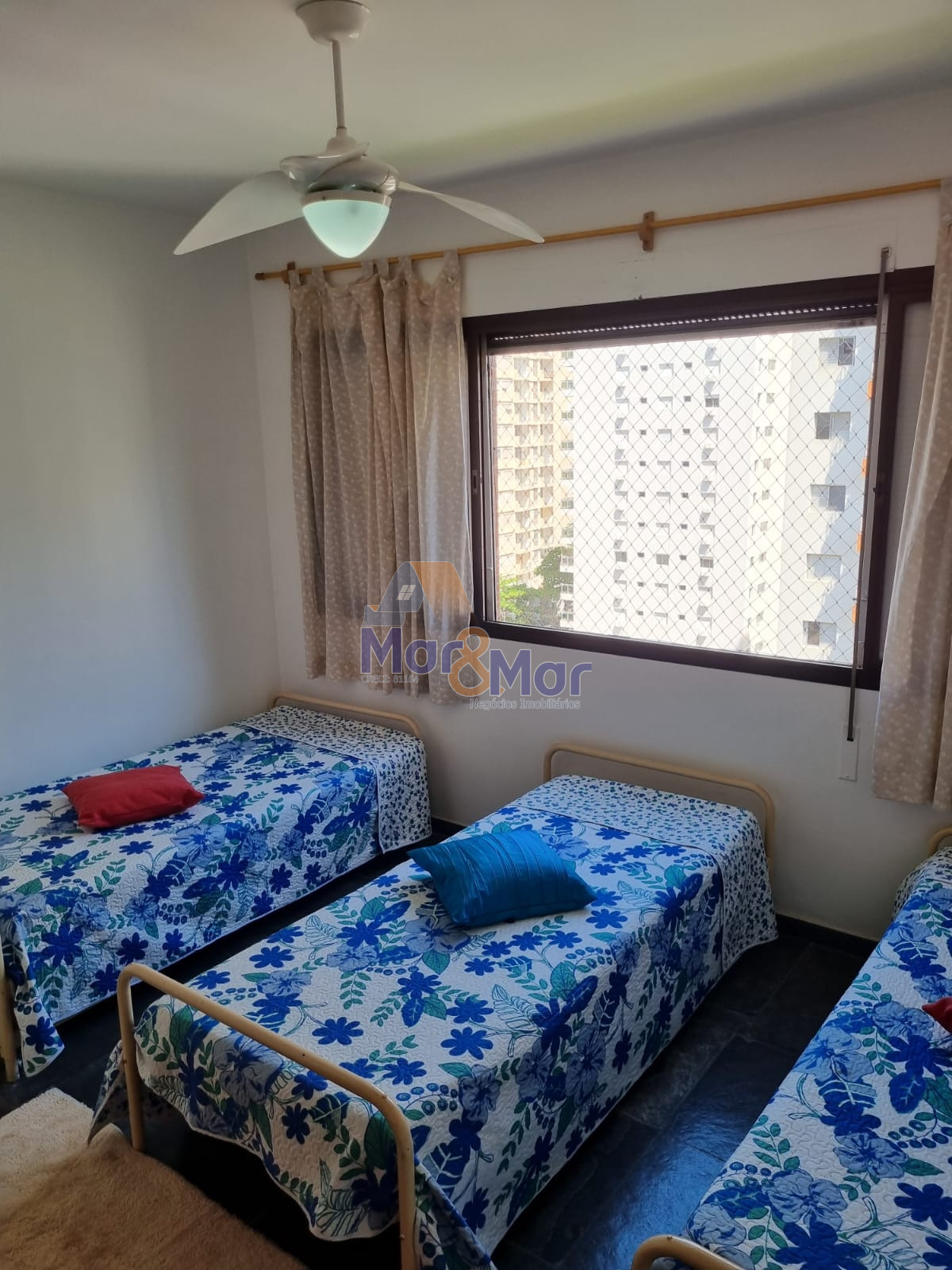 Apartamento na Praia das Pitangueiras, Guarujá - SP