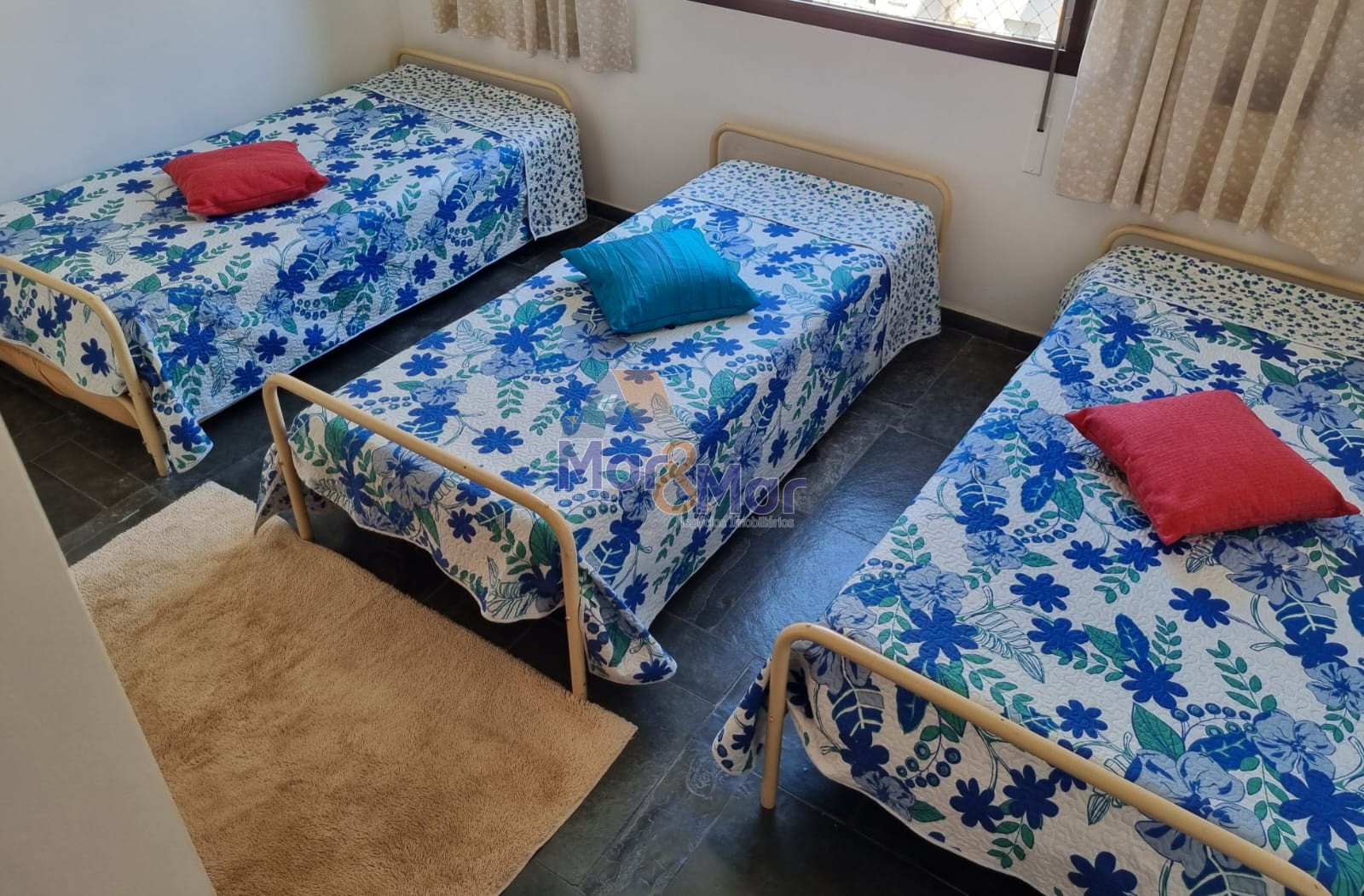 Apartamento na Praia das Pitangueiras, Guarujá - SP
