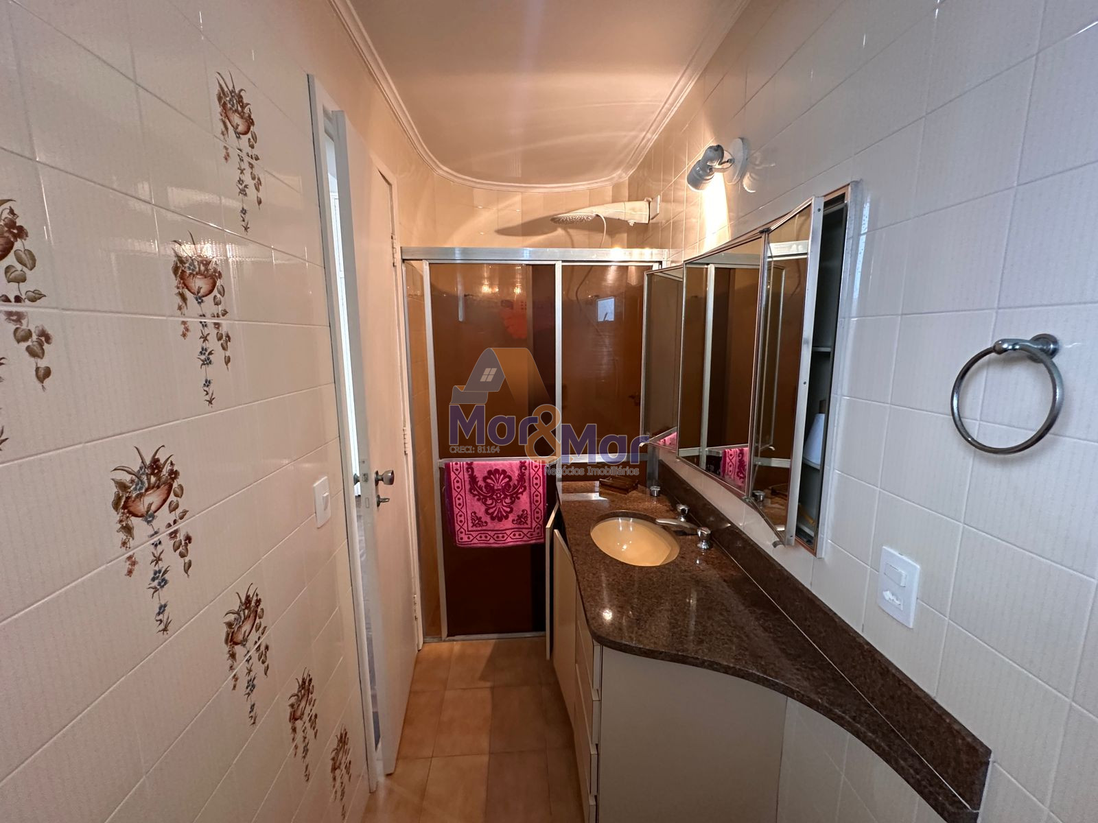 Apartamento na Praia das Pitangueiras, Guarujá - SP