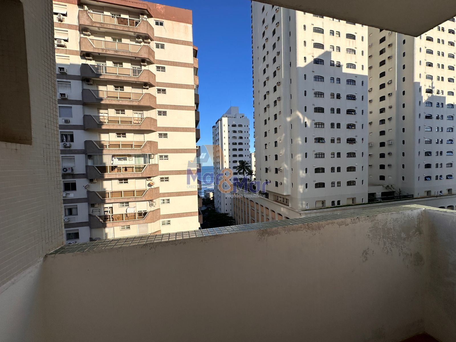 Apartamento na Praia das Pitangueiras, Guarujá - SP