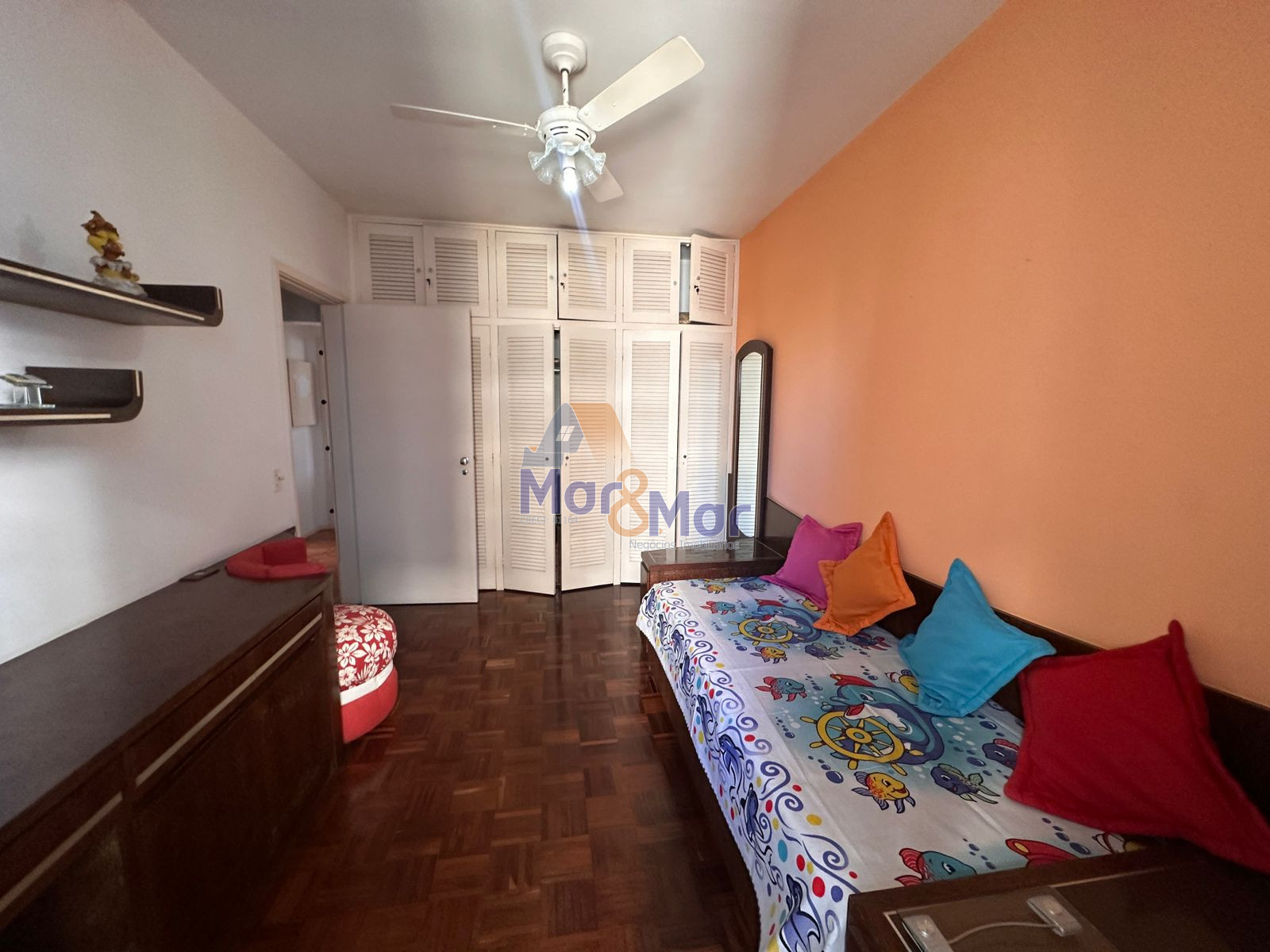 Apartamento na Praia das Pitangueiras, Guarujá - SP