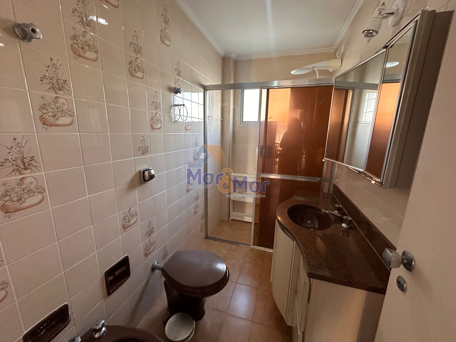 Apartamento na Praia das Pitangueiras, Guarujá - SP
