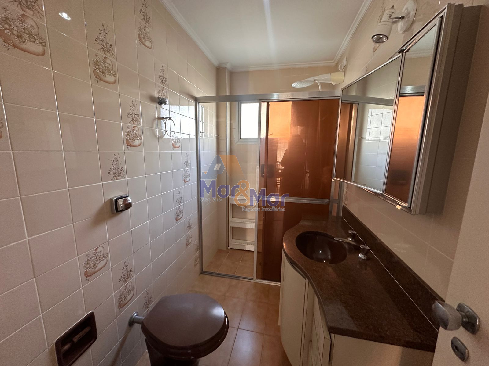 Apartamento na Praia das Pitangueiras, Guarujá - SP