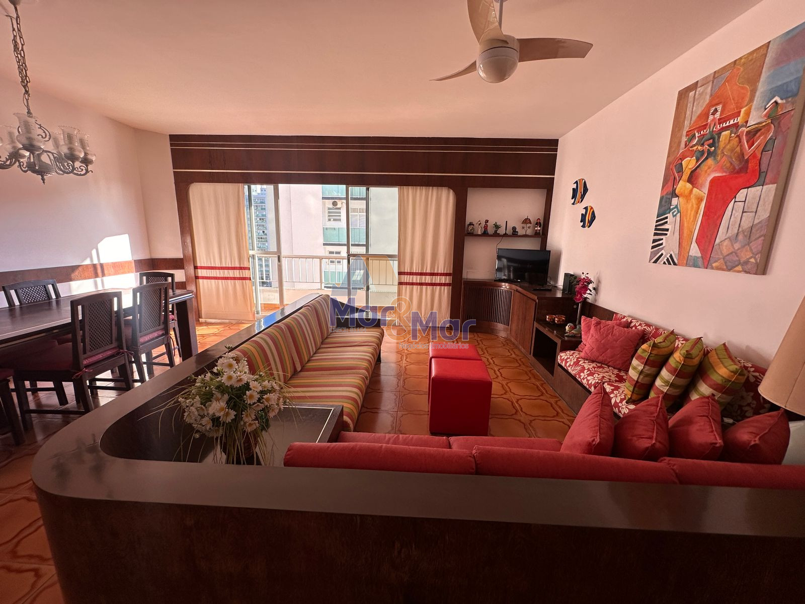 Apartamento na Praia das Pitangueiras, Guarujá - SP