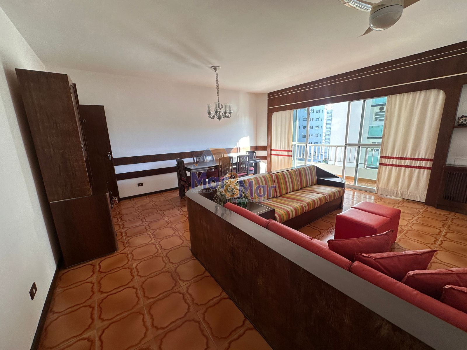 Apartamento na Praia das Pitangueiras, Guarujá - SP