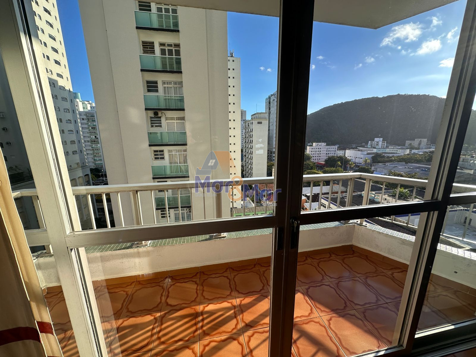 Apartamento na Praia das Pitangueiras, Guarujá - SP