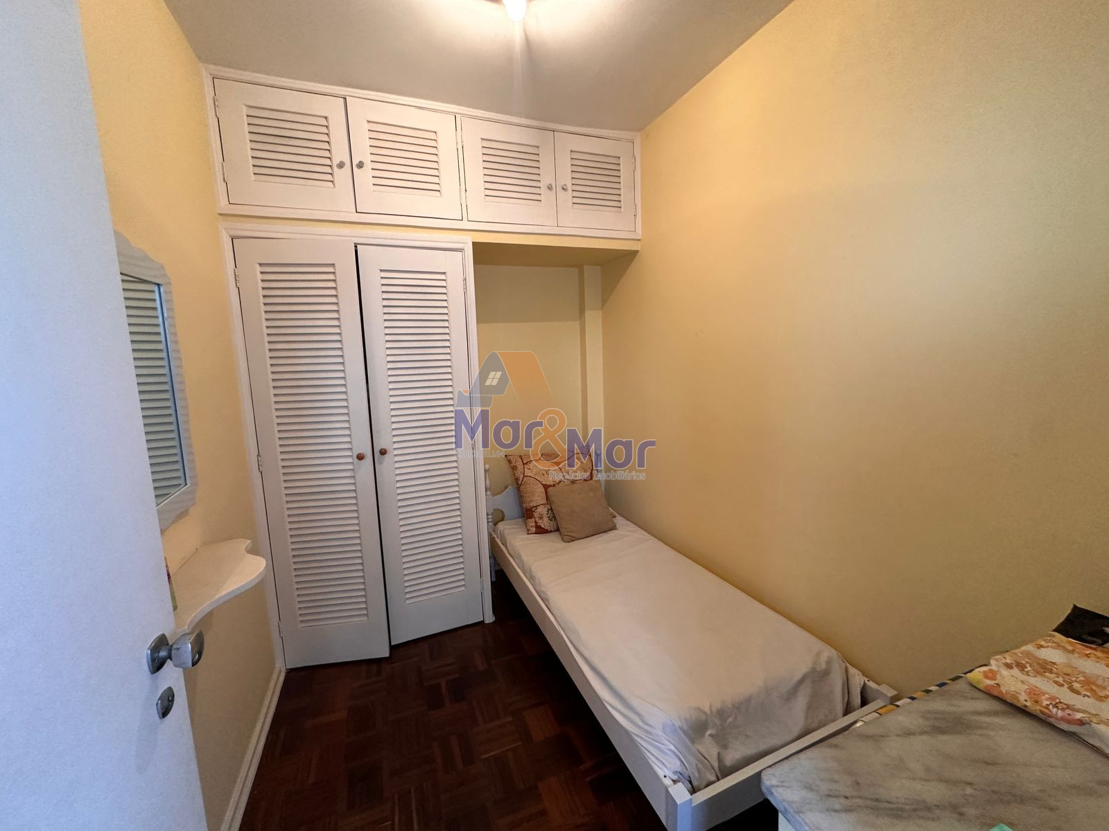 Apartamento na Praia das Pitangueiras, Guarujá - SP