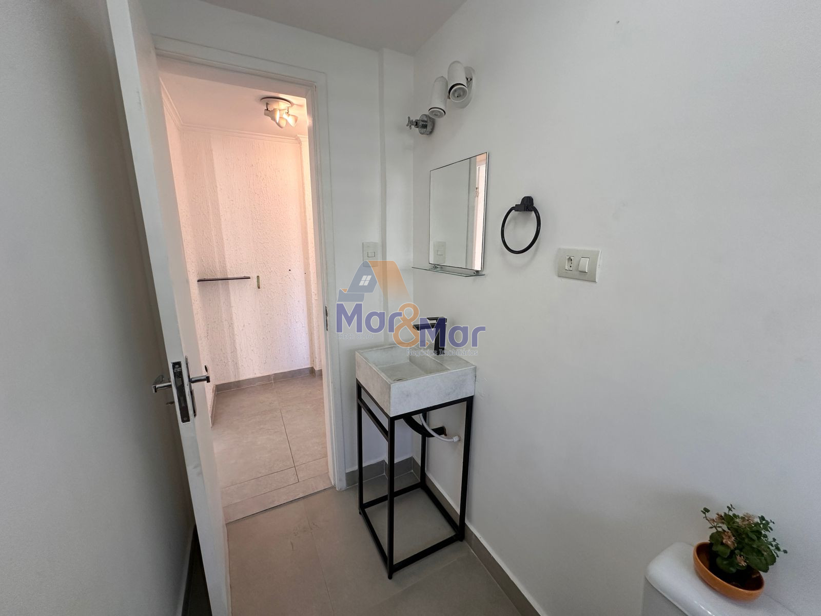 Apartamento na Praia das Pitangueiras, Guarujá - SP