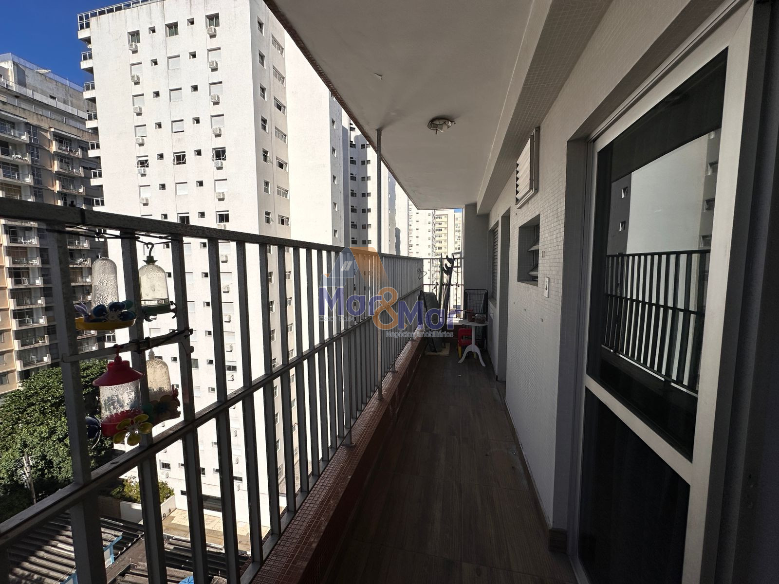 Apartamento na Praia das Pitangueiras, Guarujá - SP