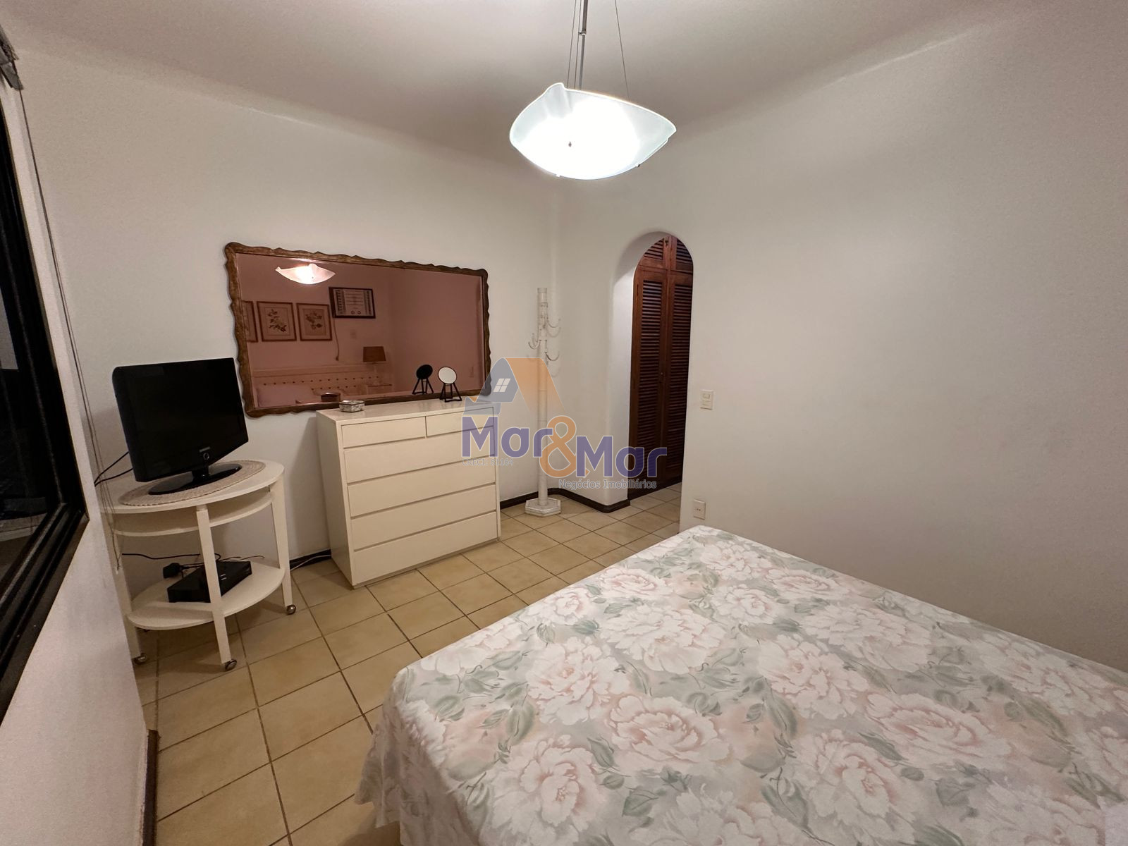 Apartamento na Praia da Enseada, Guarujá - SP