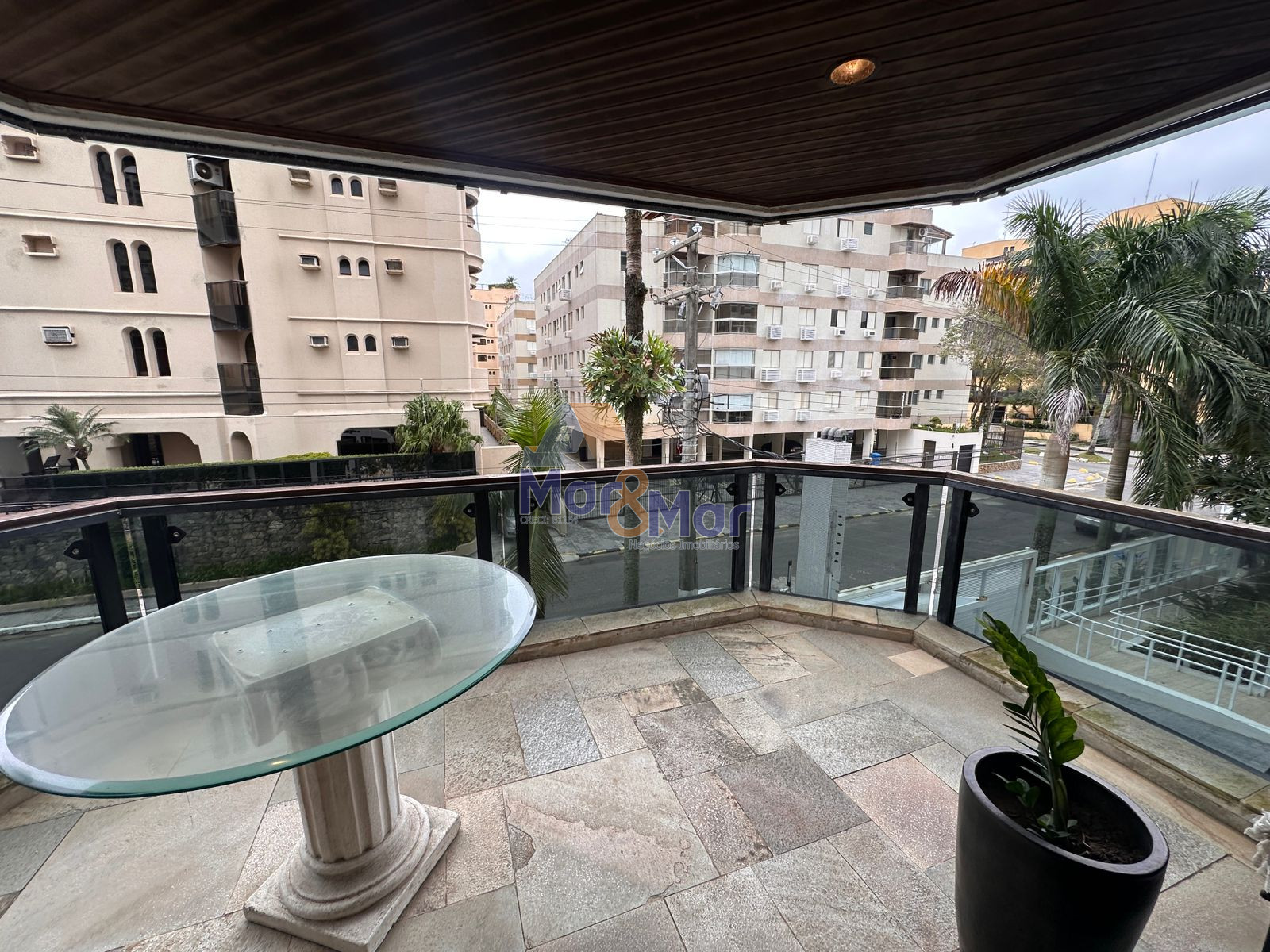 Apartamento na Praia da Enseada, Guarujá - SP