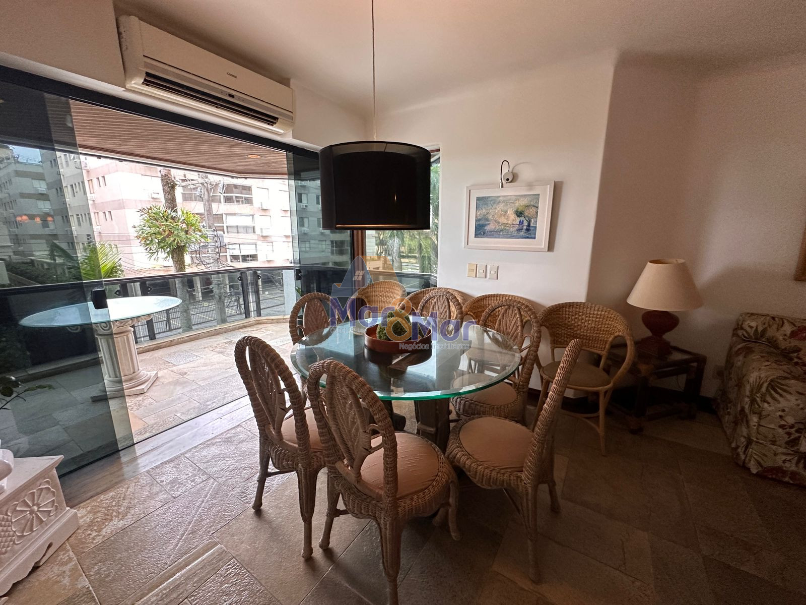 Apartamento na Praia da Enseada, Guarujá - SP