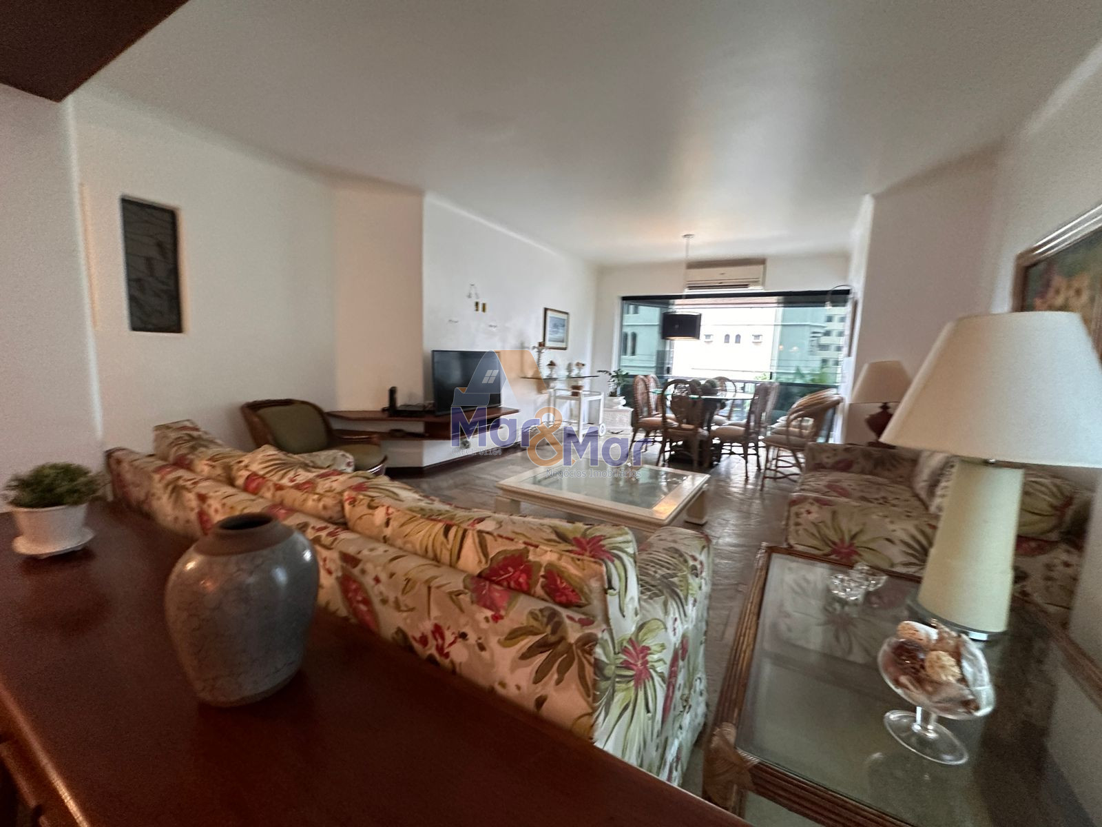 Apartamento na Praia da Enseada, Guarujá - SP