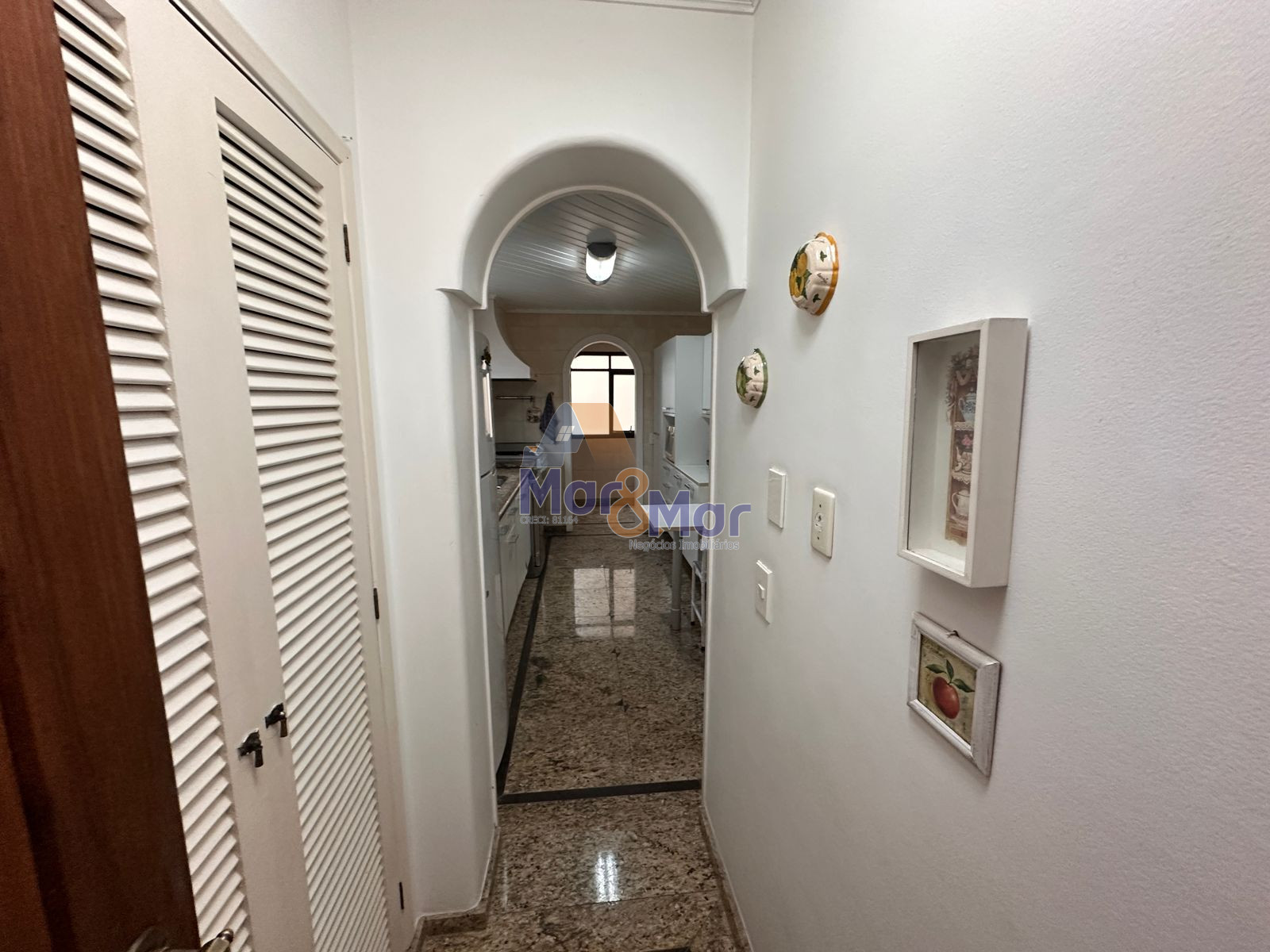 Apartamento na Praia da Enseada, Guarujá - SP