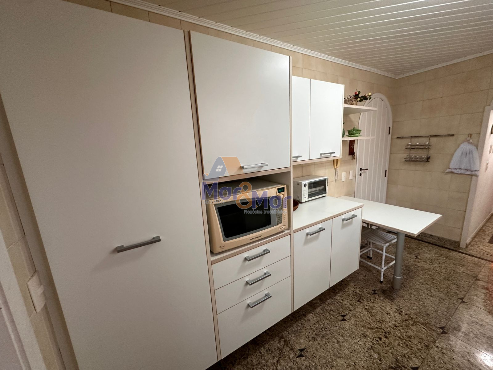 Apartamento na Praia da Enseada, Guarujá - SP